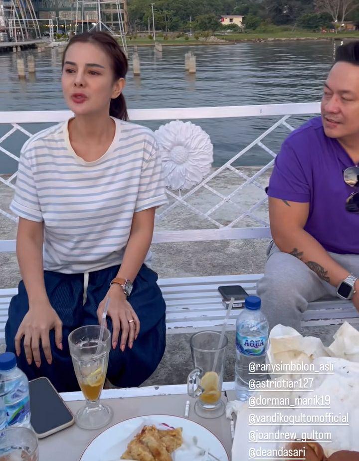 potret Astrid Tiar liburan sambil kerja di Samosir (instagram.com/jendamclover)