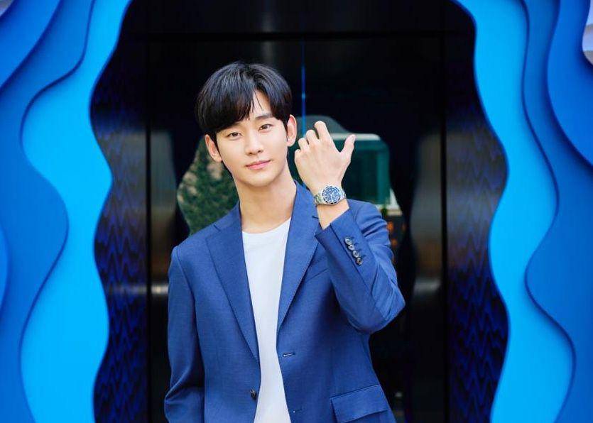 Kim Soo Hyun di tengah acara peluncuran jam tangan MIDO Ocean Star 39 (Dok.MIDO)