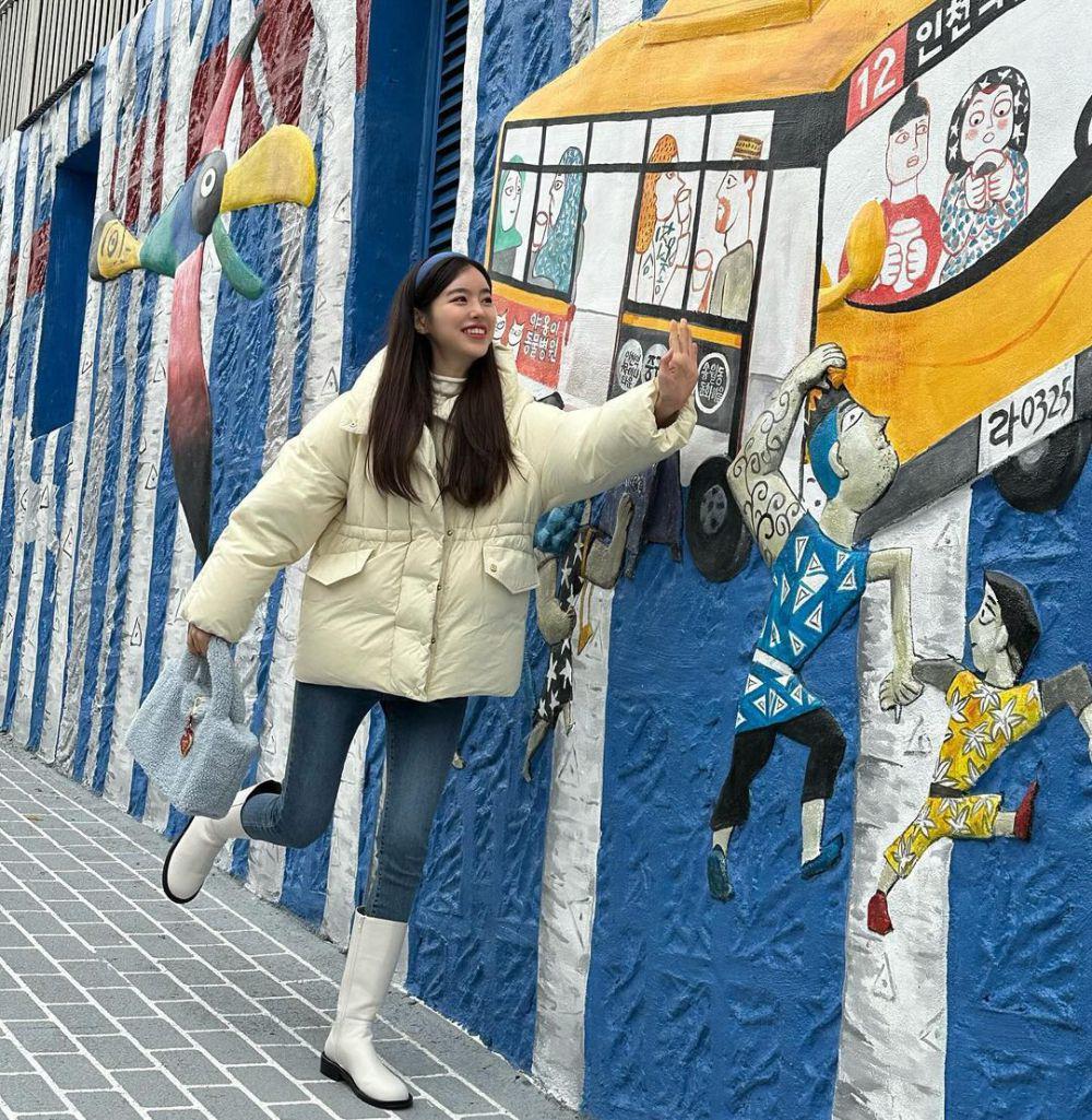 inspirasi OOTD pemain drakor 'Bad Memory Eraser' (instagram.com/jinseyun.go)