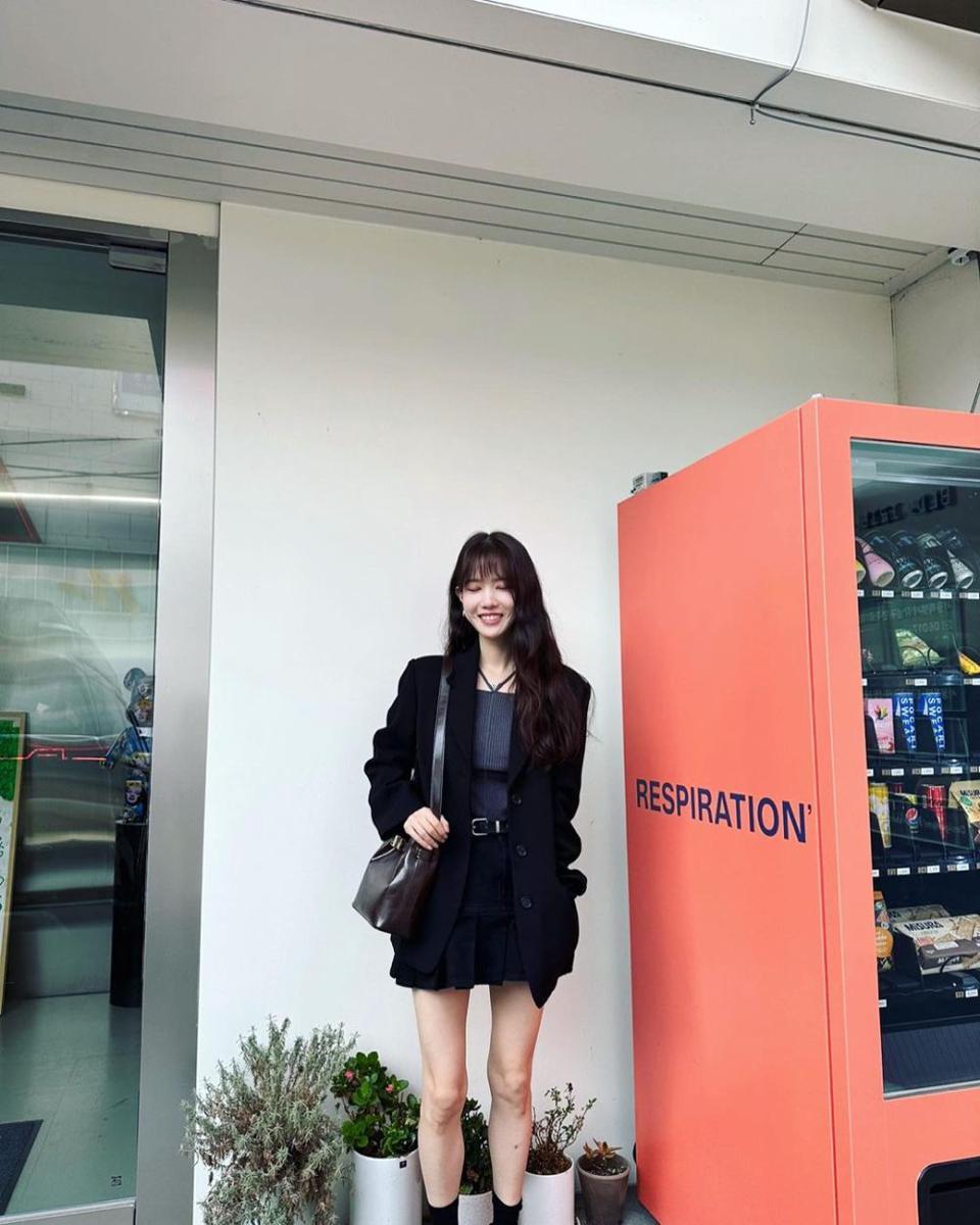 inspirasi OOTD pemain drakor 'Bad Memory Eraser' (instagram.com/hazzisss)