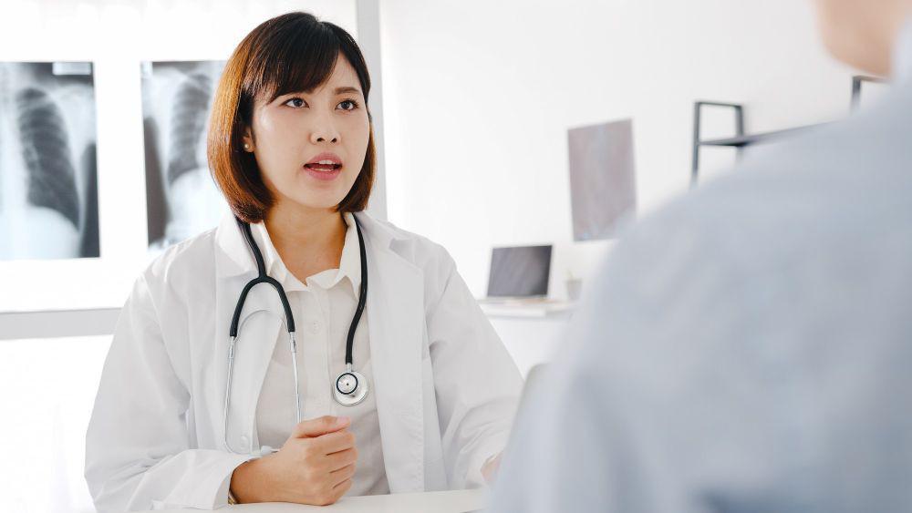 ilustrasi konsultasi dokter (freepik.com/tirachardz)