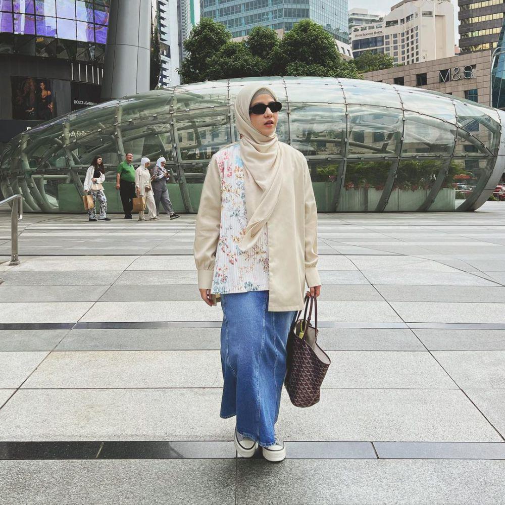 Padu padan kemeja Natasha Rizky (Instagram.com/natasharizkynew)