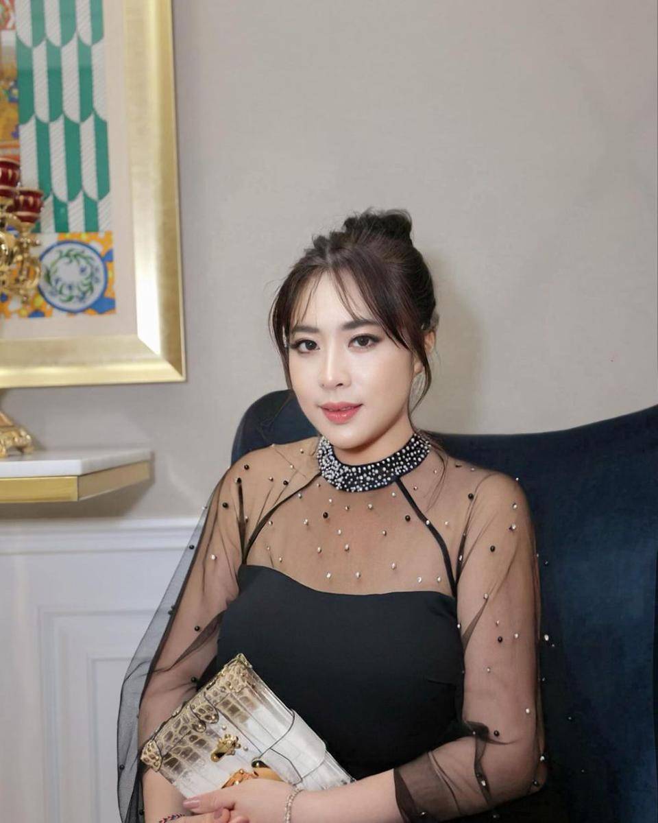 makeup look flawless ala Maharani Kemala (instagram.com/maharanikemala)