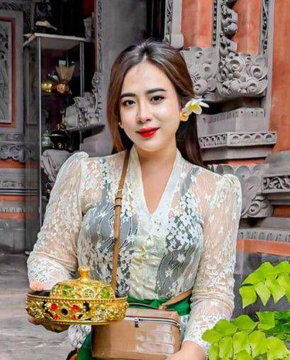 makeup look flawless ala Maharani Kemala (instagram.com/maharanikemala)