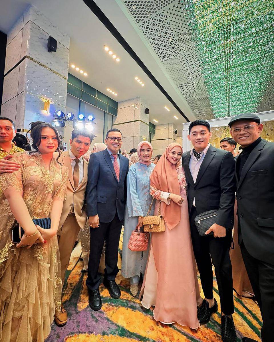 potret Ifan Seventeen di pernikahan Ade Govinda (instagram.com/ifanseventeen)