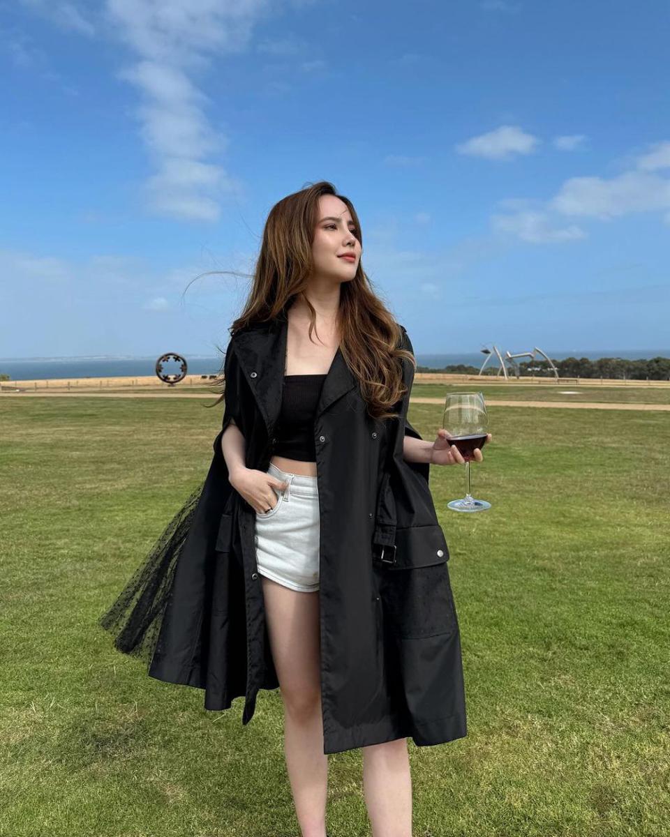 outfit Agatha Chelsea (instagram.com/agatha_chelsea)