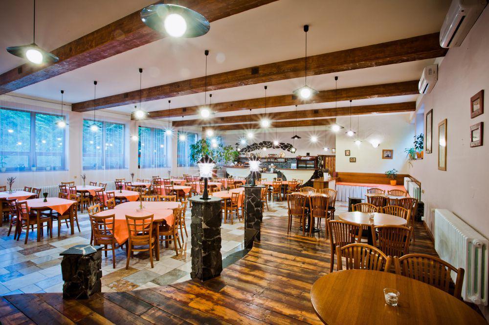 7 Restoran di Surabaya Terbaru 2025 untuk Bukber, Suasana Nyaman