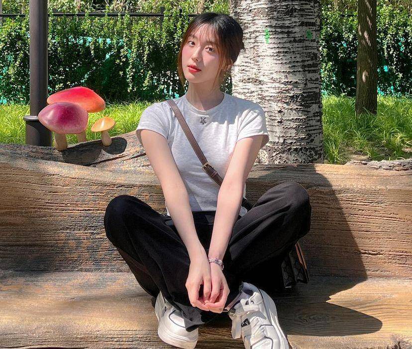potret Aheye 4EVE (instagram.com/aheyekrn_)