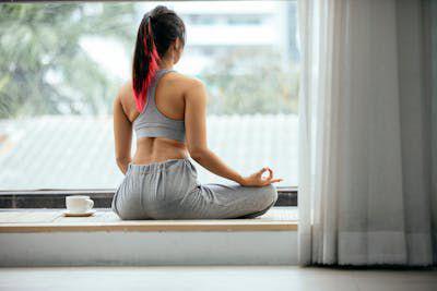 ilustrasi latihan yoga (pexels.com/Miriam Alonso)