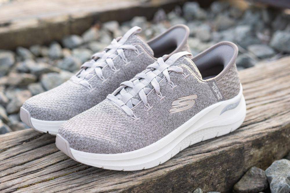 Sepatu Skechers (instagram.com/skechersidn)