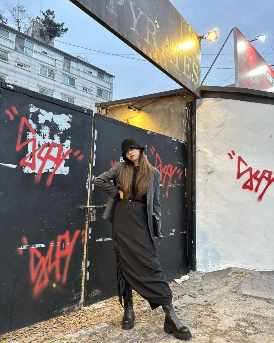 inspirasi outfit hangout ala Song Da-hye (instagram.com/dahye0612)