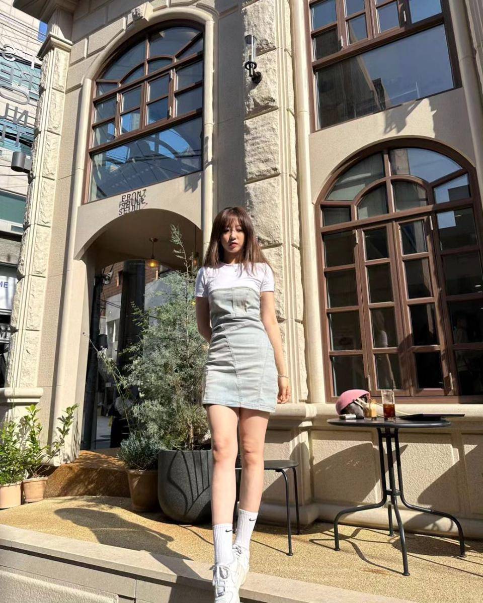 inspirasi outfit hangout ala Song Da-hye (instagram.com/dahye0612)