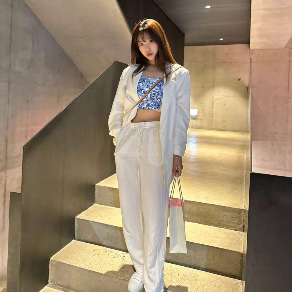 inspirasi outfit hangout ala Song Da-hye (instagram.com/dahye0612)