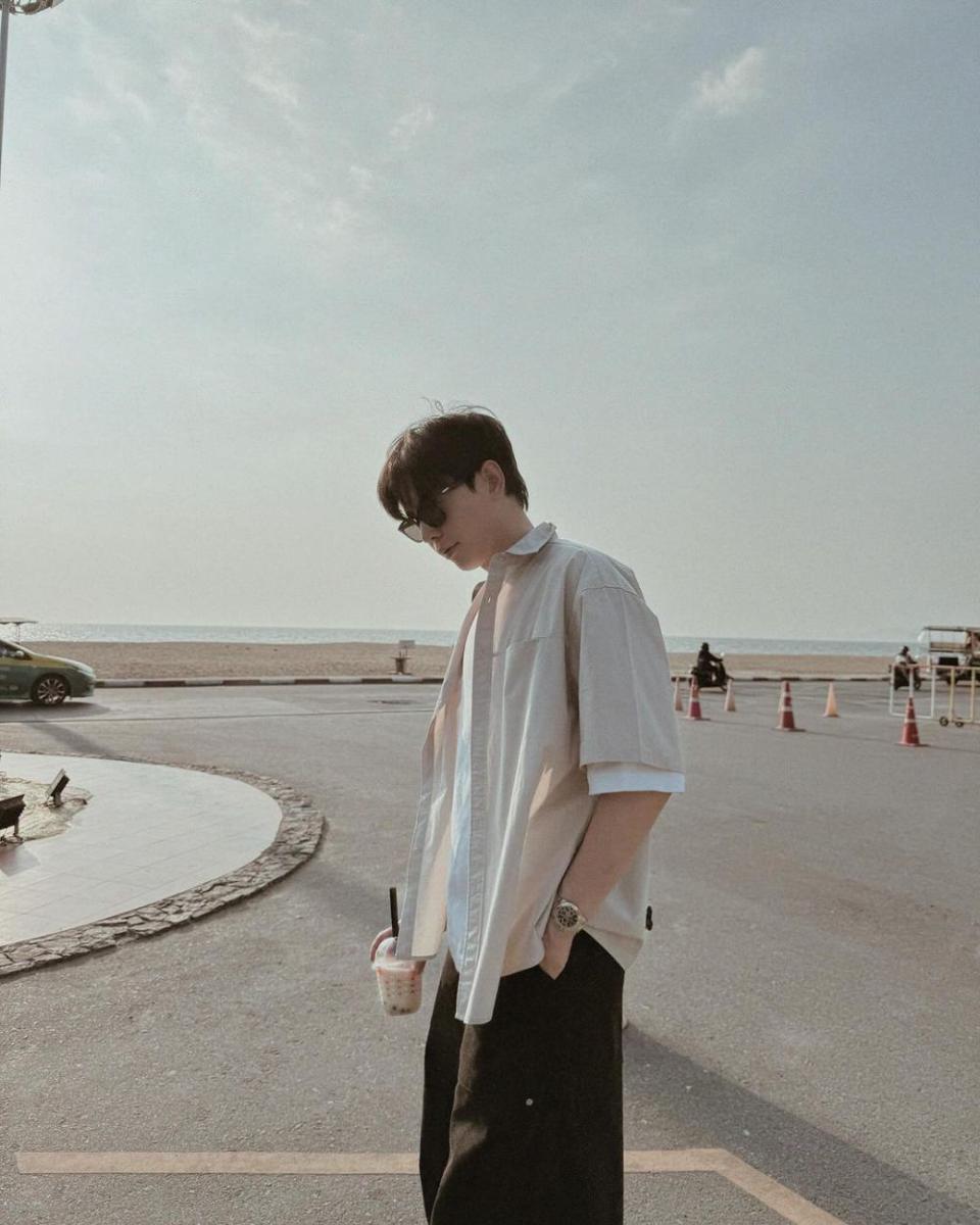 styling outer shirt ala Nut Supanut (instagram.com/supanut)