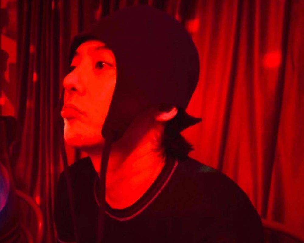 G-Dragon (instagram.com/xxxibgdrgn)