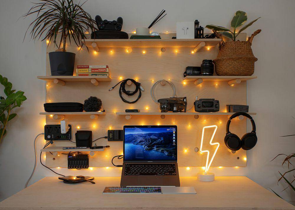 Penyimpanan untuk home office (unsplash.com/Vadim Kaipov)