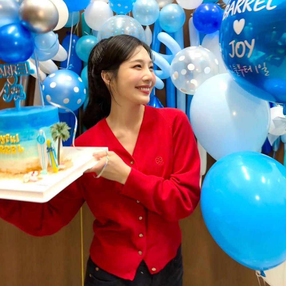 OOTD Merah Joy Red Velvet (instagram.com/_imyour_joy)