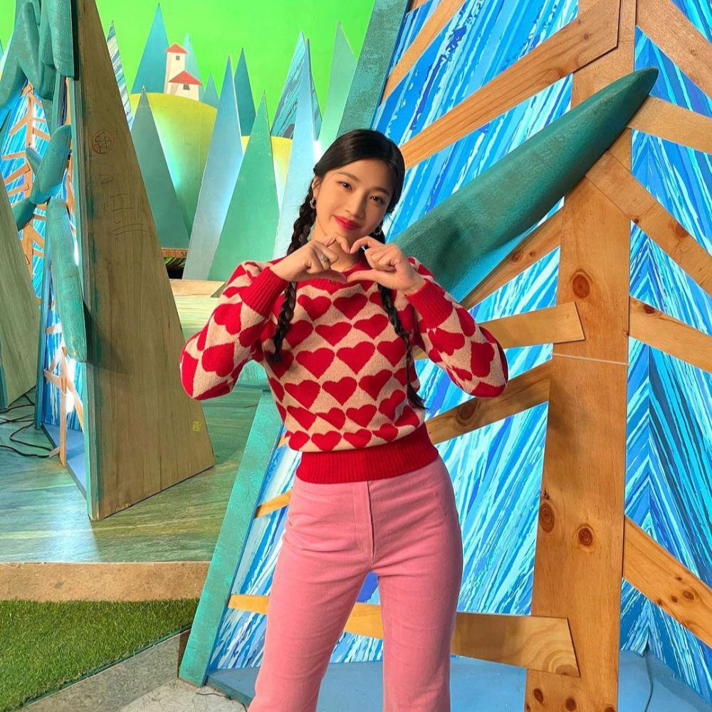 OOTD Merah Joy Red Velvet (instagram.com/_imyour_joy)