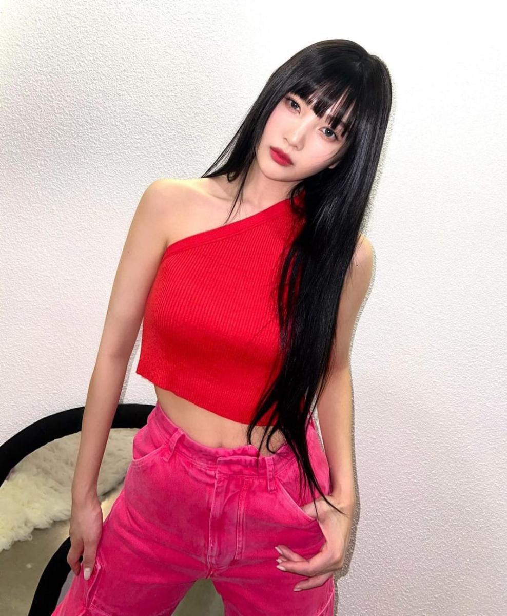OOTD Merah Joy Red Velvet (instagram.com/_imyour_joy)