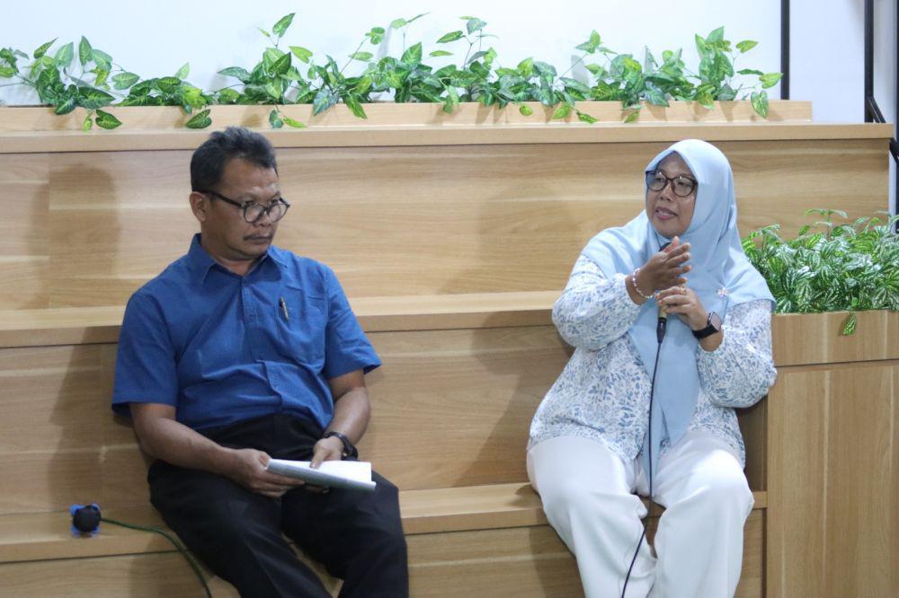 Asisten Deputi Bidang Perlindungan Hak Perempuan Pekerja dan TPPO Kemen PPPA dan Dewan Penasihat Serikat Buruh Migran Indonesia (DPC SBMI) Wonosobo sekaligus Penyintas TPPO, Maizidah Salas dalam Media Talk dengan tema “Perempuan Merdeka dari Ancaman Tindak Pidana Perdagangan Orang” (Dok. KemenPPPA)