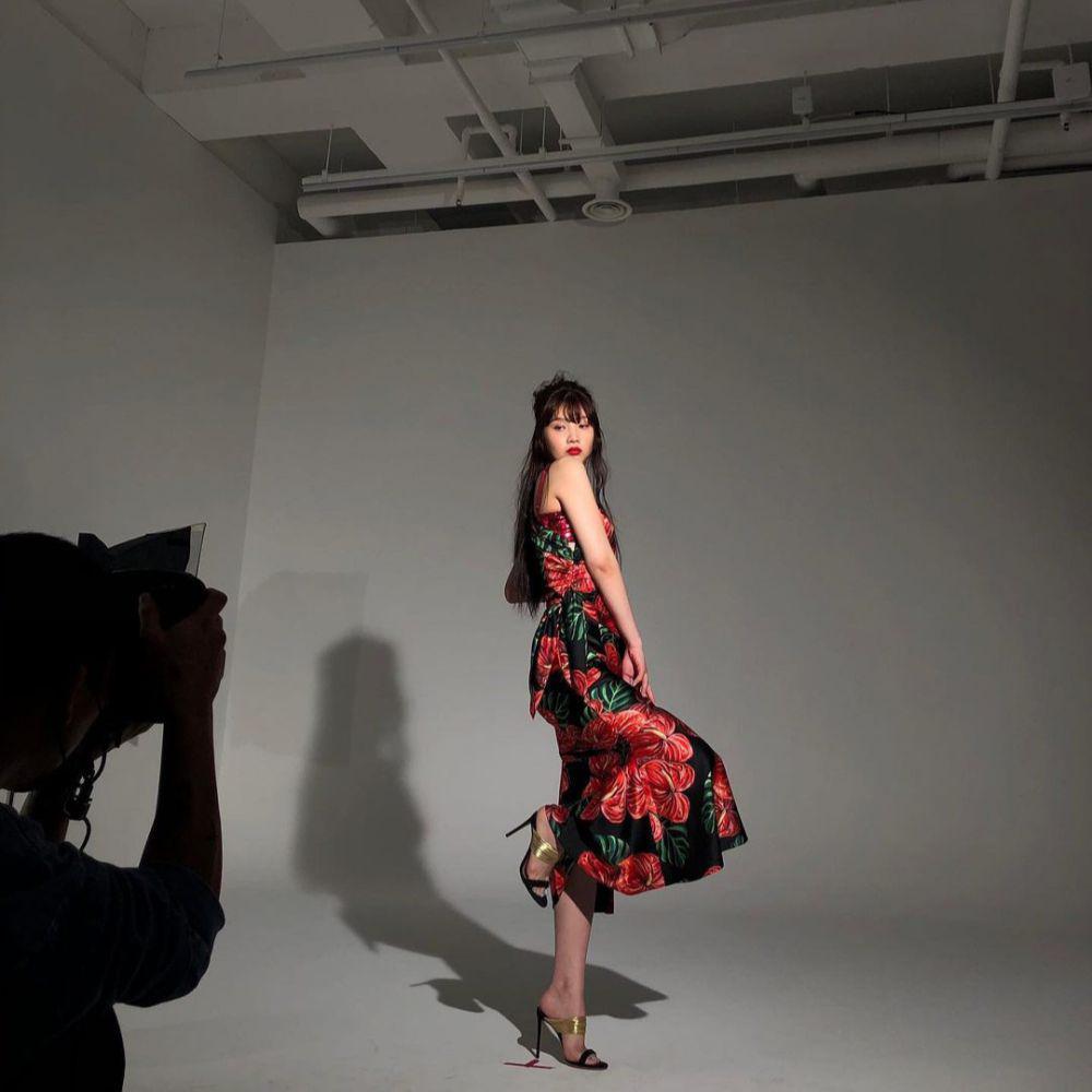 Padu padan dress floral Joy Red Velvet (instagram.com/_imyour_joy)