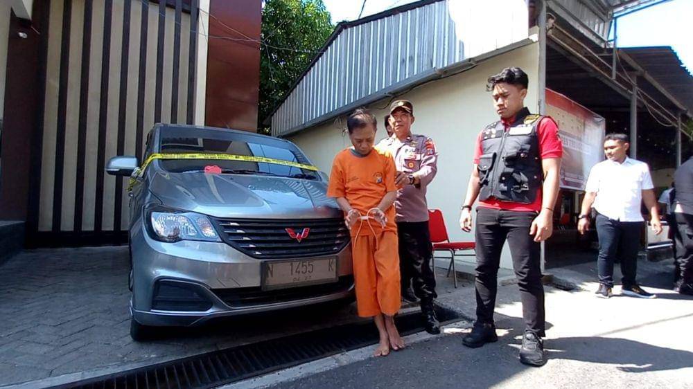 Tersangka saat ditangkap Satreskrim Polres Trenggalek. IDN Times/ istimewa