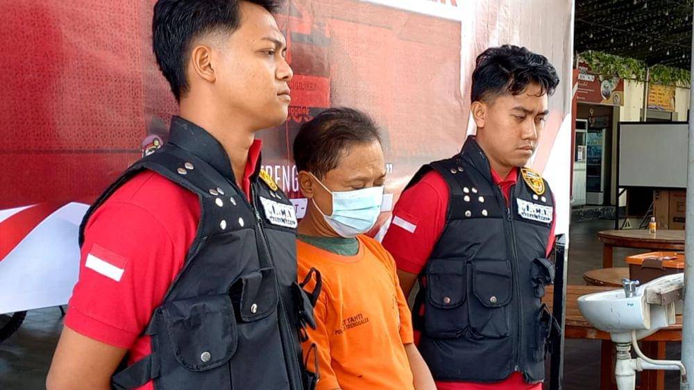 Tersangka saat ditangkap Satreskrim Polres Trenggalek. IDN Times/ istimewa