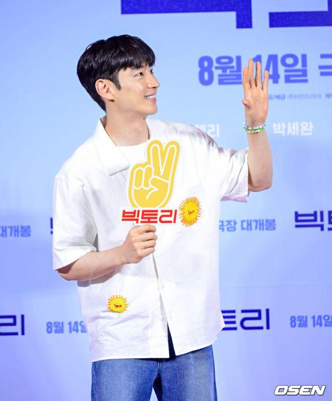 potret Lee Je Hoon hadiri premier film Victory (dok. News1 Korea)