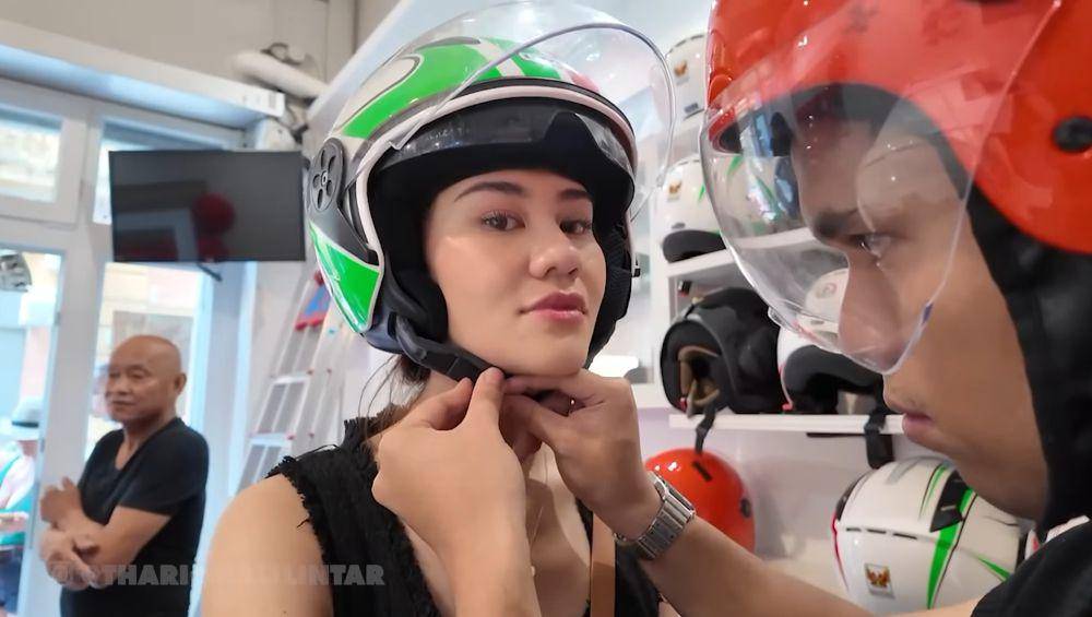 Thariq dan Aaliyah motoran di Italia (youtube.com/Thariq Halilintar)