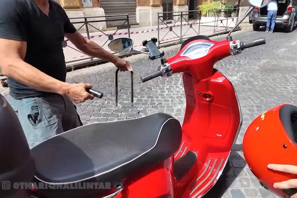 Thariq dan Aaliyah motoran di Italia (youtube.com/Thariq Halilintar)