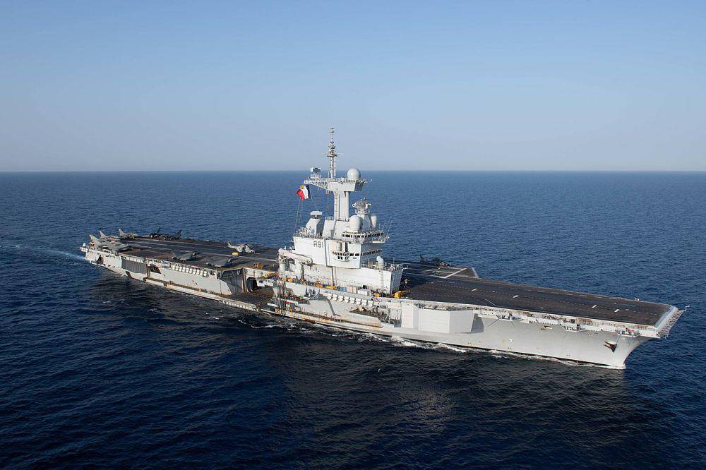 potret kapal induk Charles de Gaulle, kapal induk bertenaga nuklir kebanggaan AL Prancis (commons.wikimedia.org/Joshua L. Leonard)
