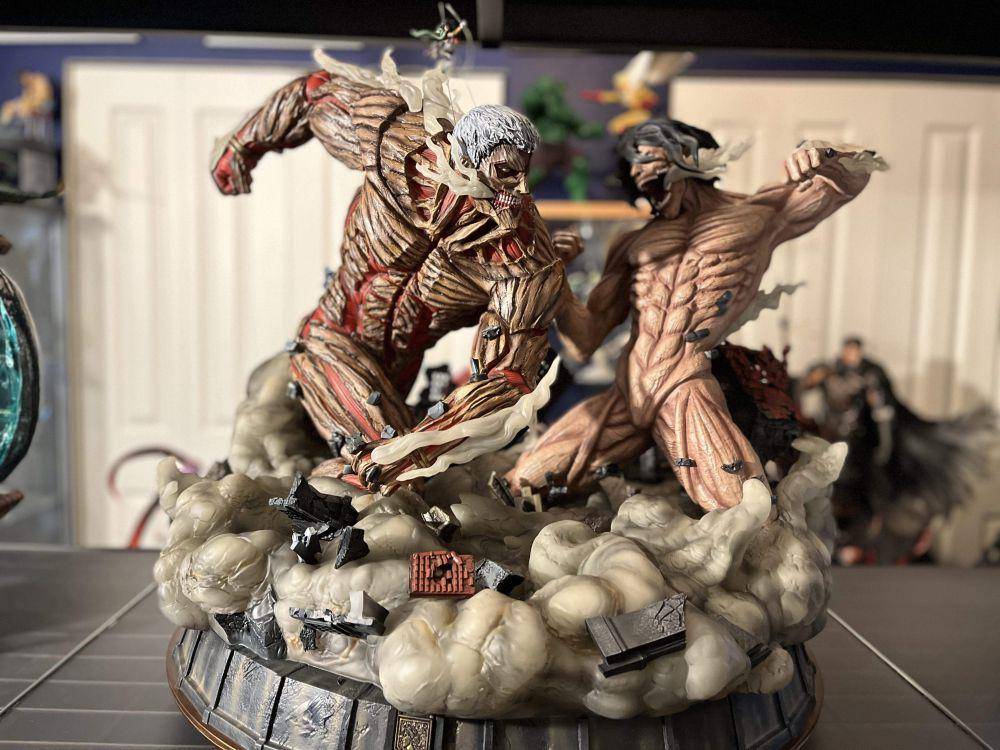 potret koleksi figur aksi Titan dari Attack on Titan (reddit.com/user/Gyoza_Sauce)