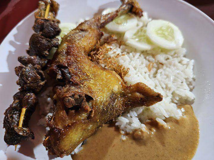 Nasi Uduk Ayam Goreng Betawie, Jakarta Timur (google.com/maps/Narendra Sita)