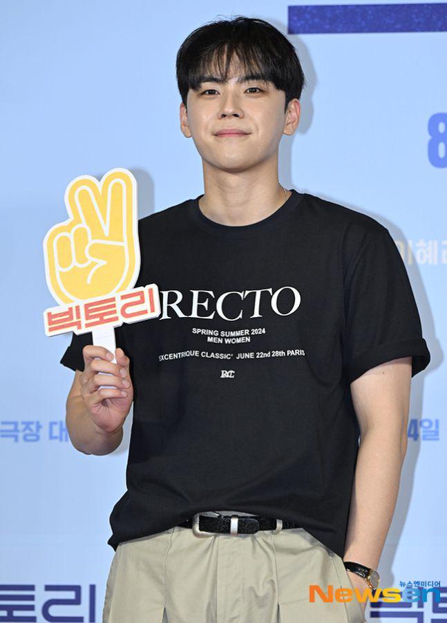 potret Kim Do Hoon hadiri premier film Victory (dok. News1 Korea)