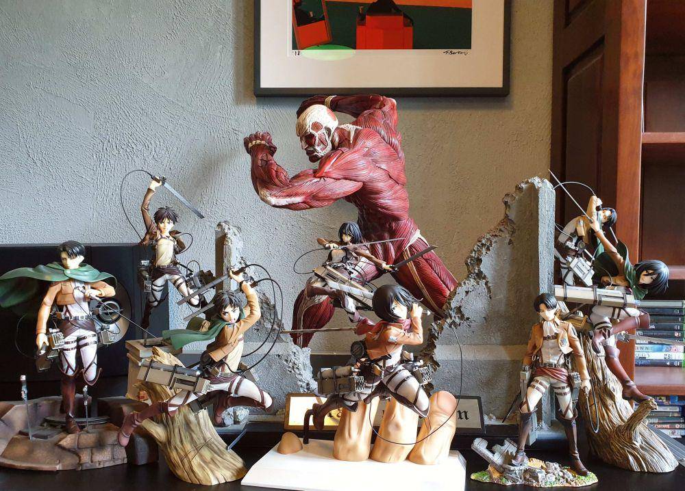 potret koleksi figur aksi Titan dari Attack on Titan (reddit.com/user/magmainourhearts)