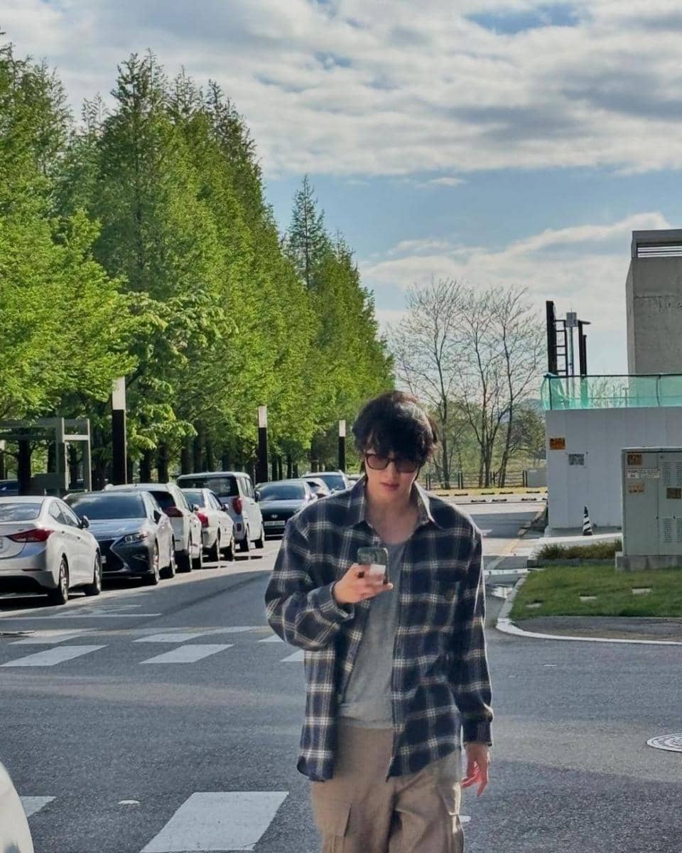 potret outfit nongkrong ala Lee Ki Taek (instagram.com/leekiitaek)