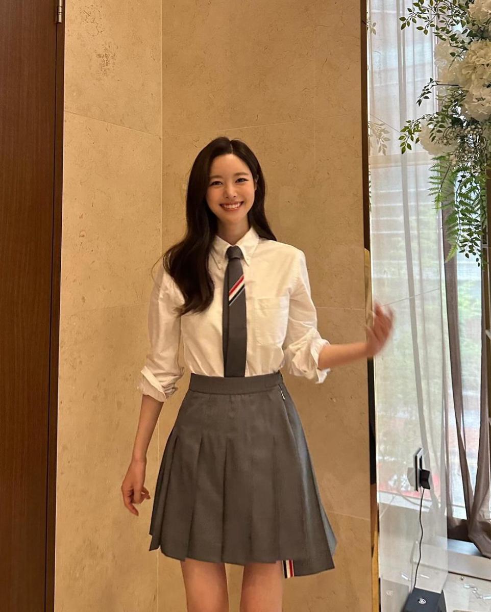 Jin Se Yeon (instagram.com/jinseyun.go)