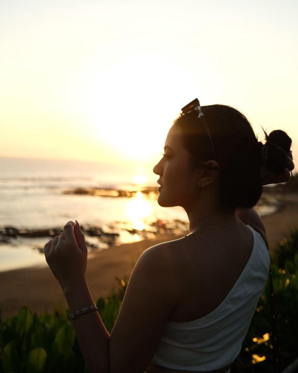 potret Marsha Aruan nikmati sunset di Bali (instagram.com/aruanmarsha)