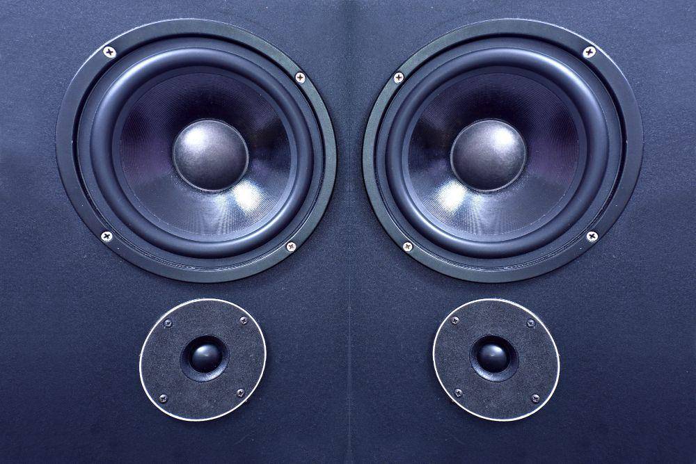 ilustrasi speaker (freepik.com/photoangel)
