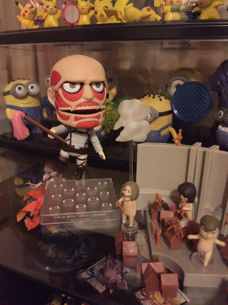 potret koleksi figur aksi Titan dari Attack on Titan (reddit.com/user/calore21)