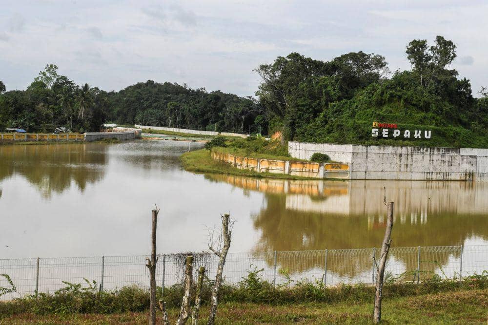 Kondisi Sungai Sepaku yang menjadi air baku untuk Sistem Penyediaan Air Minum (SPAM) Sepaku di Penajam Paser Utara, Kalimantan Timur, Jumat (2/8/2024). ANTARA FOTO/Hafidz Mubarak A/rwa.