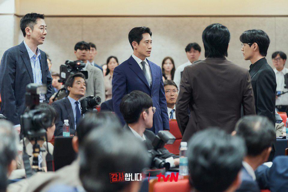 Shin Cha Il (Shin Ha Kyun) di drakor The Auditors (dok. tvN/The Auditors)