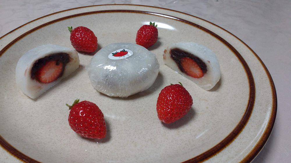 ilustrasi mochi rasa stroberi (pixabay.com/crissequeira89)