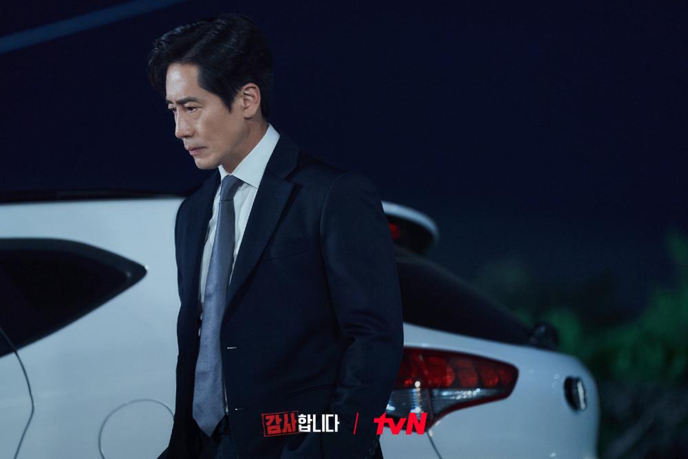 Shin Ha Kyun di The Auditors (dok. tvN/The Auditors)