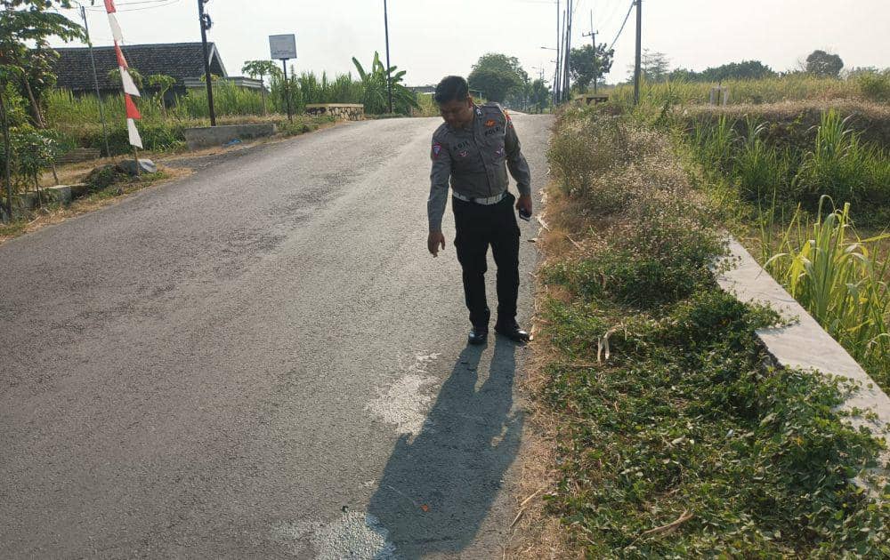 Polisi olah TKP laka lantas di Brambang Diwek Jombang. IDN Times/Zainul Arifin