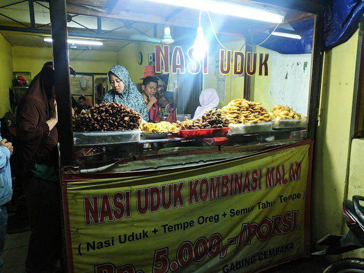 Nasi Uduk Kombinasi Malam, Jakarta Timur (google.com/maps/Restu Raharjo)
