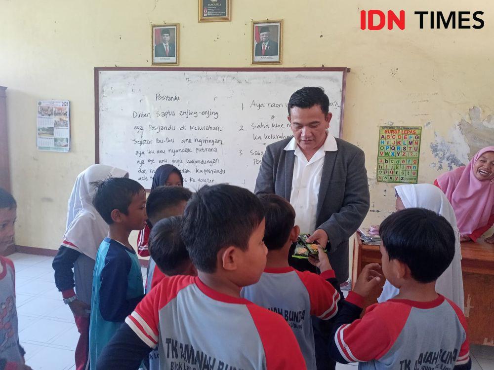 Inin Nastain IDN Times/ Pj Bupati berbagi cokelat