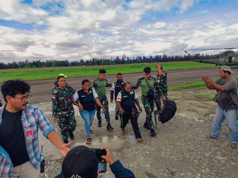13 Warga Saksi Pembunuhan Pilot Selandia Baru Dievakuasi ke Timika