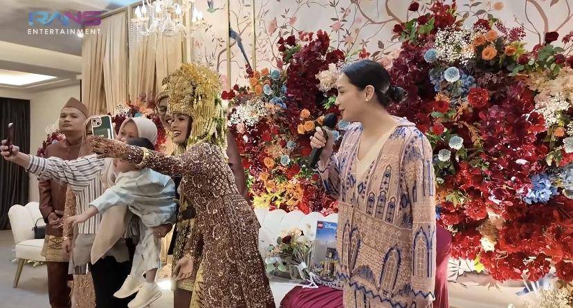 potret Nagita Slavina hadiri pernikahan karyawan Rans (youtube.com/Rans Entertainment)