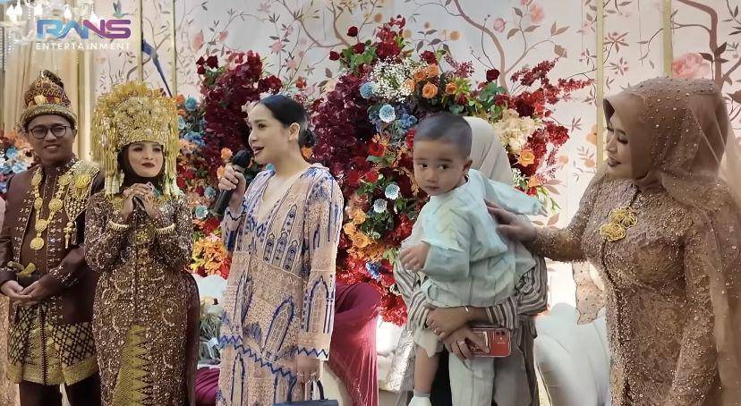 potret Nagita Slavina hadiri pernikahan karyawan Rans (youtube.com/Rans Entertainment)